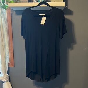 Zenana Outfitters Classic Black Short Sleeve Top